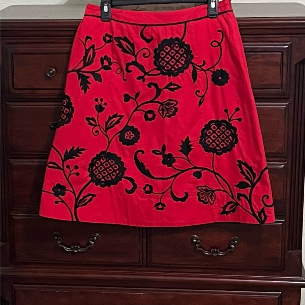 VTG. Scott Taylor red and black skirt. Petite. Size 8.